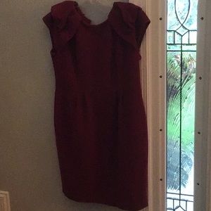 Zip back classy dress with slit. Sleeves stunning